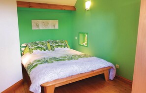 3 bedrooms, travel crib, free WiFi