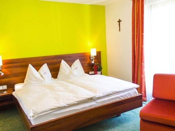 1 bedroom, in-room safe, desk, bed sheets