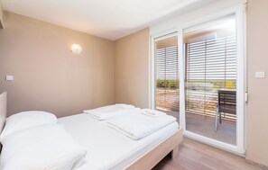 2 多间卧室、免费 WiFi、床单