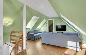 Fernseher, DVD-Player, Stereoanlage