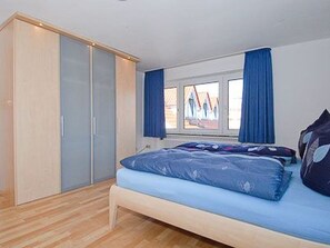 3 bedrooms, travel cot, WiFi