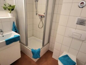 Shower - (131) 3-room apartment Ostseeallee - Apartment house Miramare (Kühlungsborn)