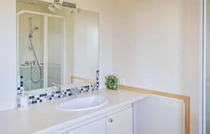 Bathtub