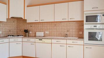 Réfrigérateur, plaque de cuisson, lave-vaisselle