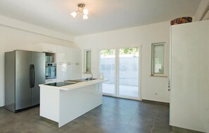 Kühlschrank, Herdplatte, Geschirrspüler