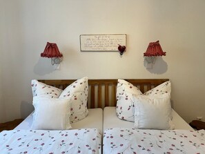 1 Schlafzimmer, Reisekinderbett, WLAN, Bettwäsche