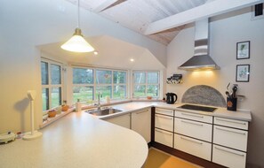 Fridge, stovetop, dishwasher, coffee/tea maker - 2 bedroom amazing home in Væggerløse (Væggerløse)