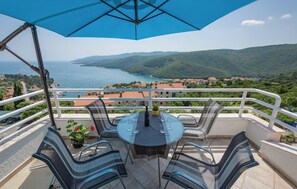 Outdoor dining - Amazing apartment in Rabac with kitchen (Rabac)