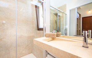 Bathtub - Stunning home in Galilea (Galilea)