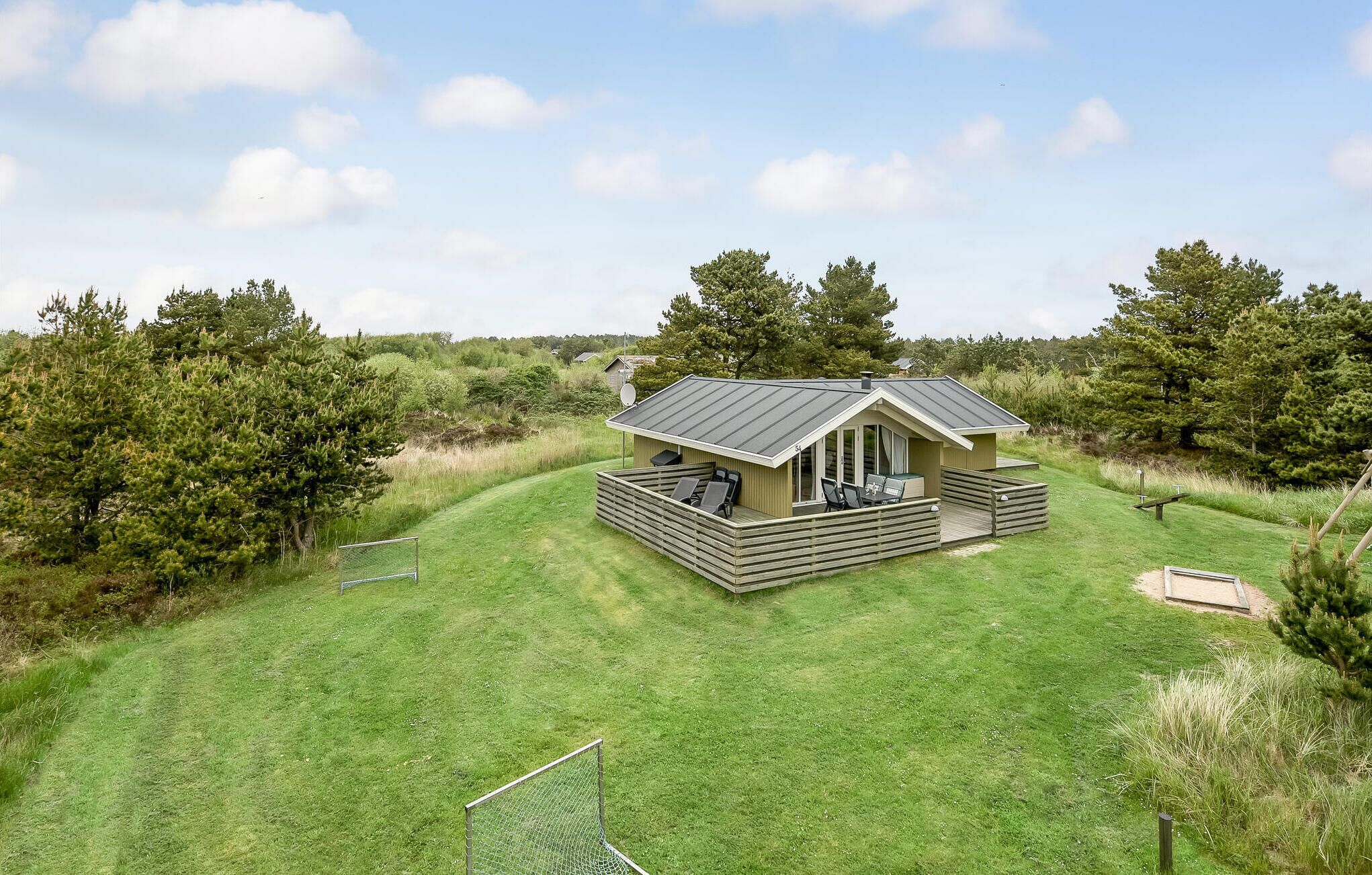 المنطقة المحيطة بالمنشأة