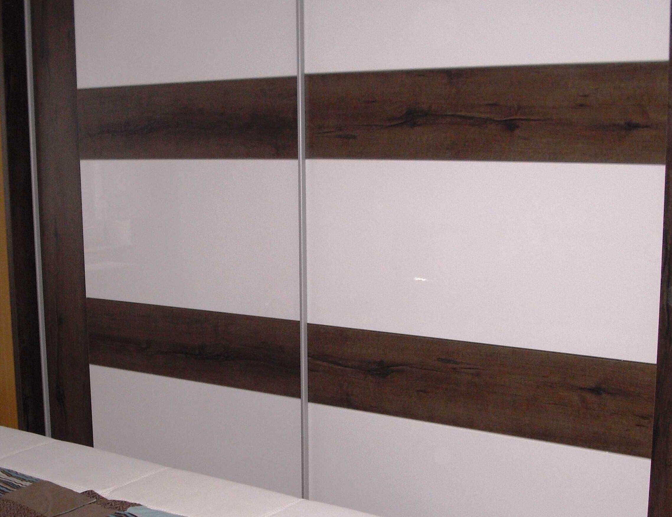 2 bedrooms, bed sheets