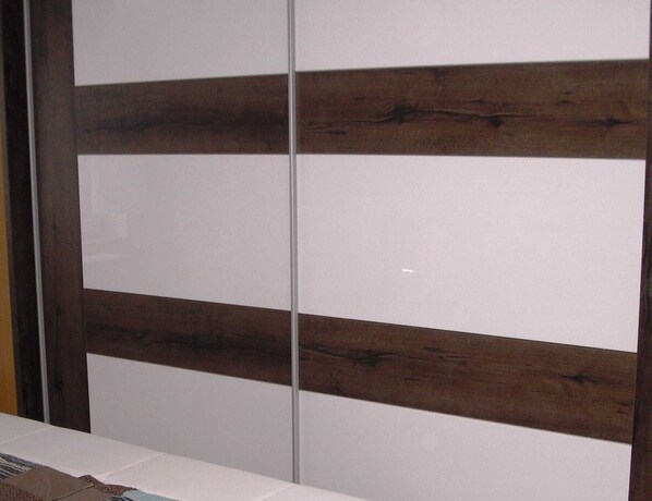 2 bedrooms, bed sheets