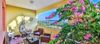 Cozy home in Kastel Luksic with WiFi