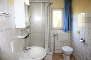 Shower, towels