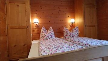 2 Schlafzimmer, Reisekinderbett, BettwÀsche