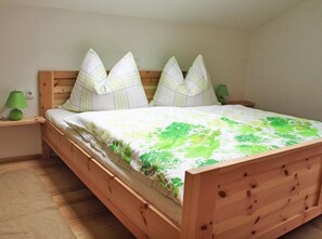 3 bedrooms, WiFi, bed sheets