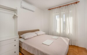 3 bedrooms, free WiFi, bed sheets