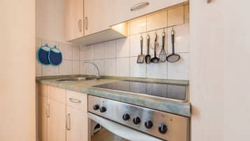 Fridge, oven, dining tables