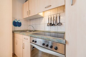 Uklassifisert bilde, 4 av 6, knapp