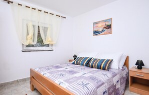 3 bedrooms, bed sheets - Beach front home in Osobjava with house sea view (Osobjava)