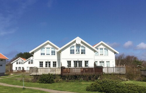 Gorgeous home in Mollösund with kitchen