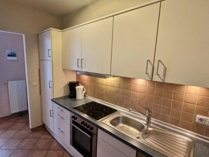 Refrigerador, microondas, horno y lavavajillas 