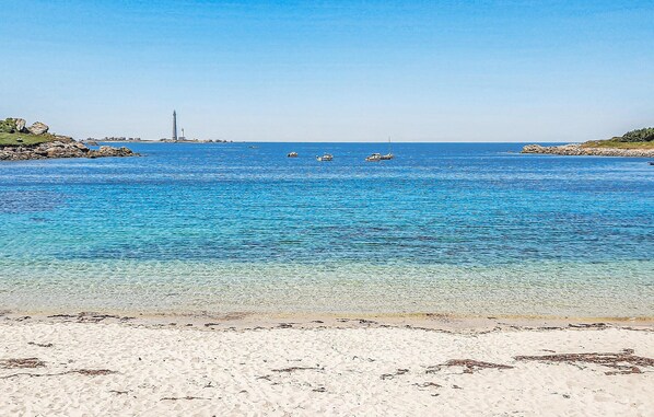 بالقرب من الشاطئ