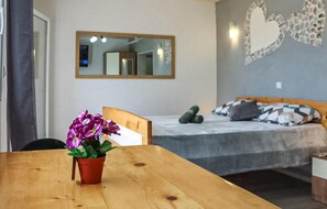 2 bedrooms, free WiFi, bed sheets