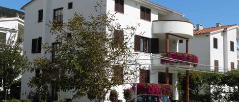 المنشأة من الخارج