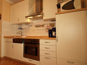 ثلاجة، ميكروويف، فرن، غسالة أطباق