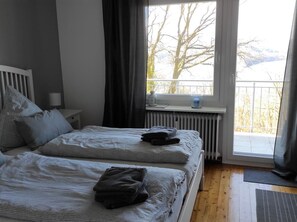 2 bedrooms, bed sheets