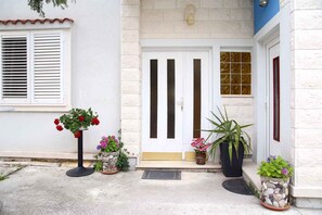 Exterior detail - Holiday apartment 10 m from the beach (Sevid)