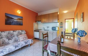 Interior - 1 bedroom pet friendly apartment in Sisan (Sisan)