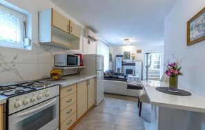 Fridge, stovetop, dishwasher, coffee/tea maker