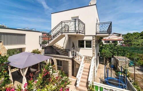 4 bedroom awesome home in Sevid