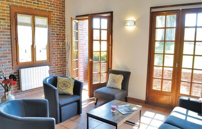 Lovely home in Frise with WiFi