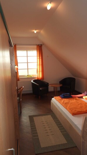 1 bedroom, desk, WiFi, bed sheets