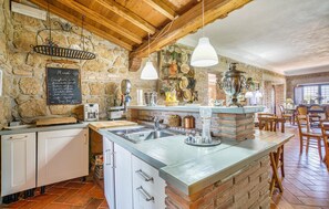 Fridge, microwave, stovetop, dishwasher - Cozy home in Tuscania VT with private swimming pool, can be inside or outside (Tuscania VT)