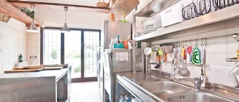 Kühlschrank, Herdplatte, Geschirrspüler