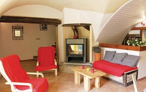 TV, fireplace - Awesome home in Montjoux (Montjoux)