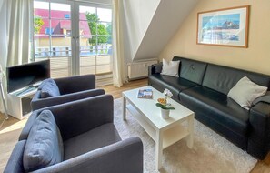 Flat-screen TV, fireplace