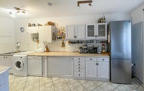 Refrigerador, microondas, parrilla de estufa y lavavajillas 