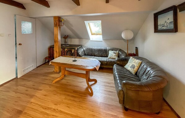 Fernseher, Kamin, DVD-Player