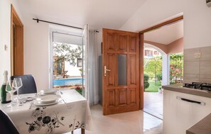 Fridge, microwave, stovetop, coffee/tea maker - Stunning home in Fazana with WiFi (Fazana)