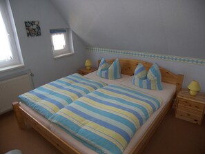 1 bedroom, travel cot, WiFi, bed sheets
