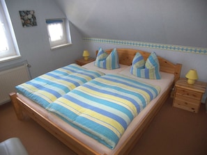 1 bedroom, travel crib, WiFi, bed sheets