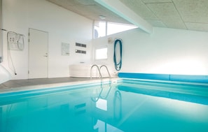 Indendørs pool