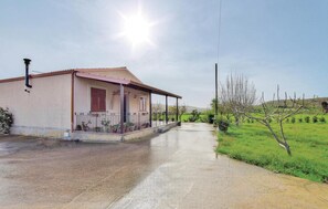 Exterior - Awesome home in Giarratana (RG) (Giarratana (RG))