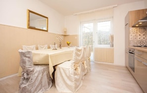 Kühlschrank, Herdplatte, Geschirrspüler