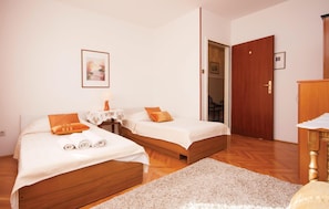3 bedrooms, free WiFi, bed sheets